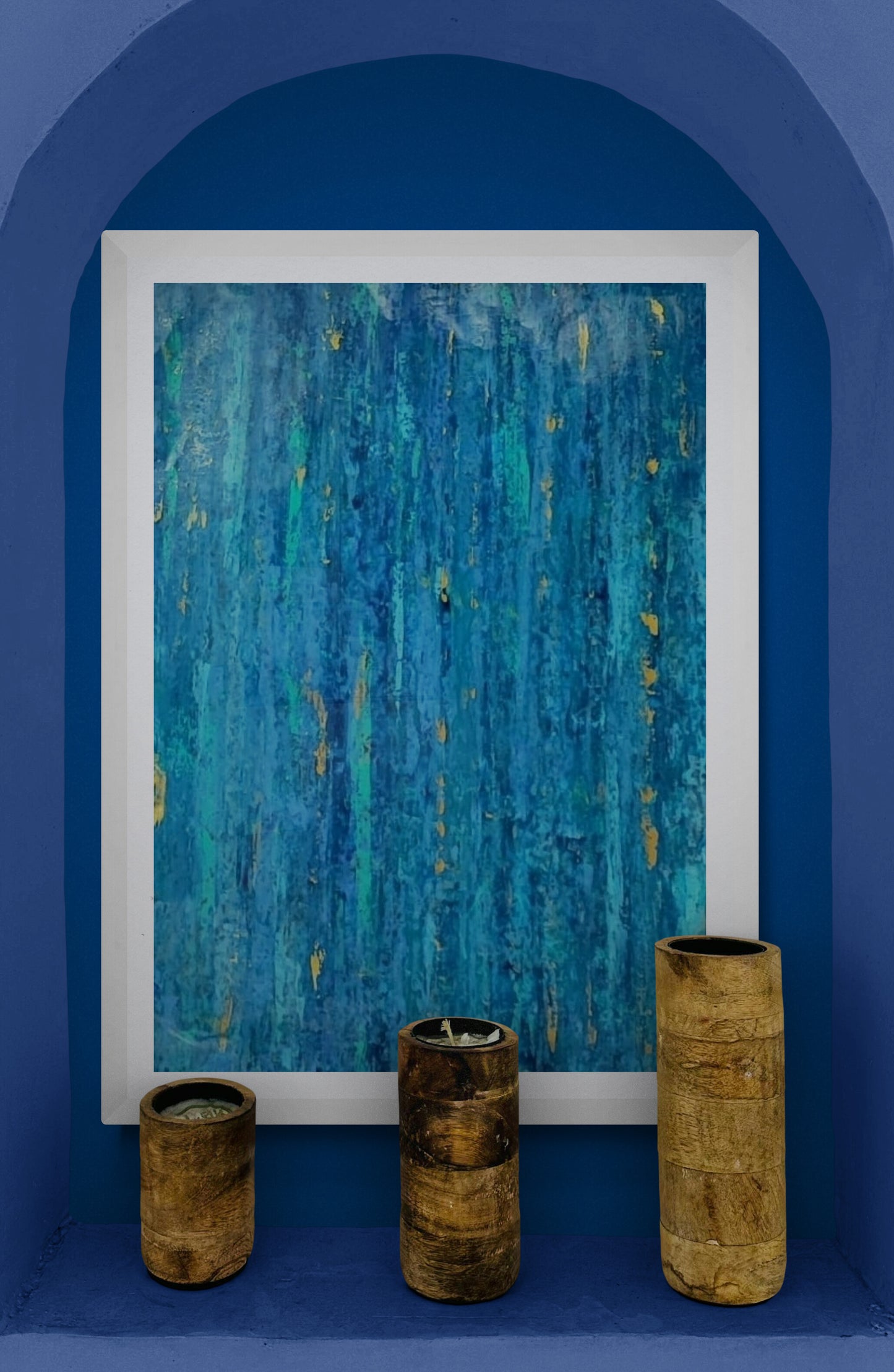  Lagon is a nature-inspired artwork by Lenon B, combining rich blues and subtle gold accents for a tranquil effect.